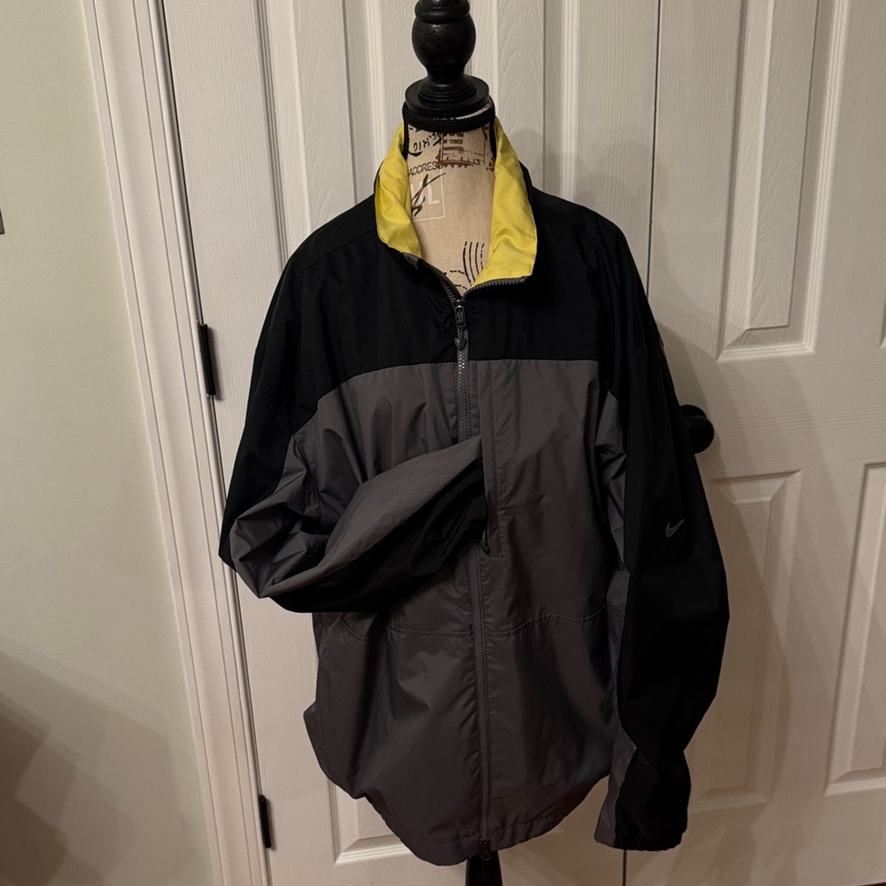 Nike Golf Storm-FIT men's full-zip windbreaker jacket